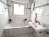 großzügiges Einfamilienhaus mit Einliegerwohnung und Garage! - Badezimmer Einliegerwohnung